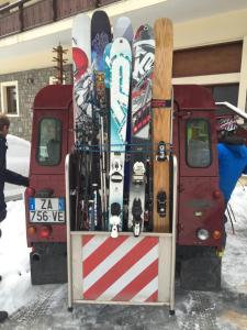 Ski di hotel atau berdekatan