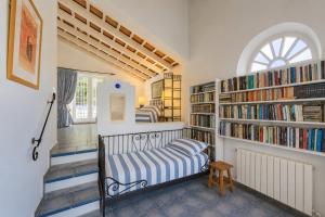a room with a bed and bookshelves at Cortijo La Hoya in El Bujeo