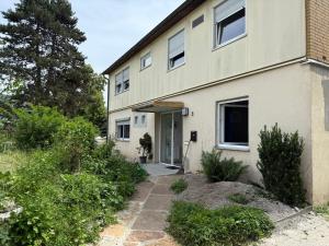 a house with the door open on the side of it at Monteurwohnung Inzlingen nahe Basel in Inzlingen