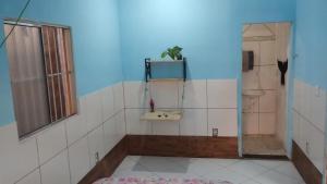 a bathroom with a sink and a toilet at BOIPEBA Cantinho do Mirko 3 in Ilha de Boipeba