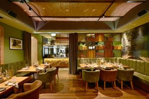 a restaurant with tables and chairs in a room at Wald & Wiese Hornstein in Hornstein