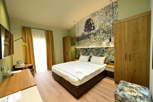 a bedroom with a bed and a desk in it at Wald & Wiese Hornstein in Hornstein +16 photos