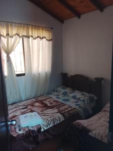 a bedroom with a bed and a window at Hostal familiar Shambala in Silos