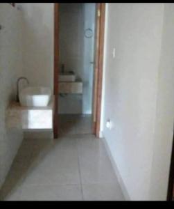 a bathroom with a sink and a toilet in a room at Hospedagem da Paty in Ilhéus +8 photos