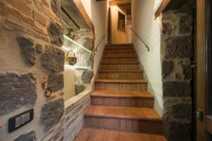 a staircase in a building with a brick wall at La Casetta dei Forni in Radicofani