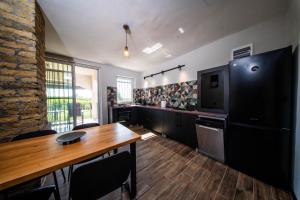 a kitchen with a table and a tv and a table and chairs at Casa Frida in Manđelos