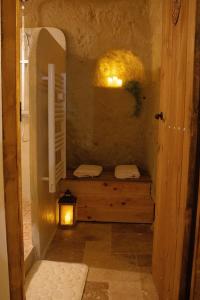 a small room with a bench in a room with a light at Lantray Secrète in Les-Trois-Moutiers
