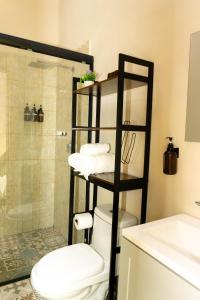 a bathroom with a shower and a toilet and a sink at Casa del Patio in Guadalajara +58 photos