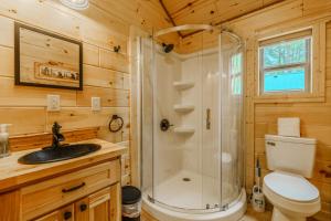a bathroom with a shower and a toilet and a sink at Buffalo Bill in Cate crossroad