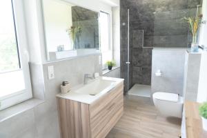 a bathroom with a sink and a toilet at Ferienwohnung Düring in Loxstedt