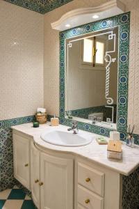 a bathroom with a sink and a mirror at Dar Joud in Gabès