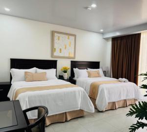 a hotel room with two beds in a room at Hotel Fénix in Santa Rosa de Copán