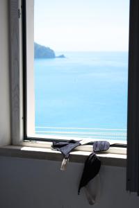 a window with a pair of shoes sitting on a window sill at Ganimede Centro Storico in Sperlonga