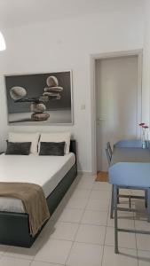 a bedroom with a bed and a blue table at Villa Dallas-Beach,Bike & Gym in Vourvourou