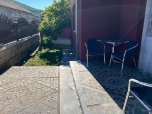 a patio with two chairs and a table in a house at Amos 1 in Paraćin