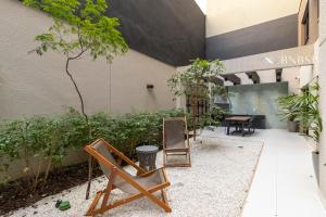 a patio with chairs and a table in a building at Flat 602 close 2 Paulista Av in São Paulo