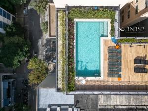 an overhead view of a swimming pool in a building at Flat 602 close 2 Paulista Av in São Paulo