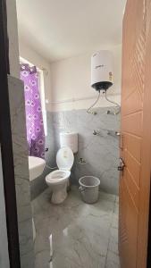a bathroom with a toilet and a sink at Jhalaram house in Kedārnāth