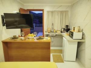 a kitchen with a counter with a sink and a microwave at Flat Sognare Uno in Santa Teresa