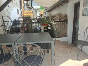 a patio with chairs and a table and a fence at Il Pozzo dei desideri Shabby in Spilimbergo +54 photos