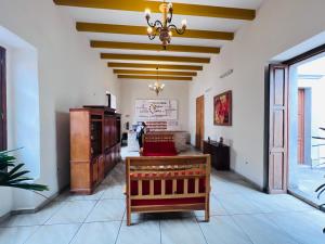 a room with a ceiling with a chandelier at Hotel Meson de Sara in Querétaro