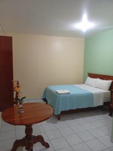 a hotel room with a bed and a table at Hotel del angelinn in Martínez de La Torre