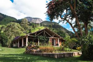 a house in a field with mountains in the background at Projeto MAARA in Nova Friburgo +35 photos