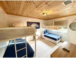 a bedroom with two bunk beds and a table at Beach Villa Blue Bahamas in Mayaguana Island +48 photos