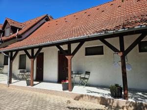 a roof of a house with a table and chairs at BiRo-Apartments in Zalavár