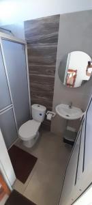 a bathroom with a toilet and a sink and a mirror at Hotel Don Toño Tolú in Tolú +39 photos