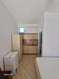 a room with a kitchen and a bed in it at Sunset Panorama Residence in Vlorë +4 photos