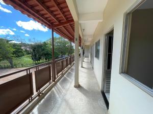 an empty corridor of a building with a balcony at Apartamento em Seabra in Seabra