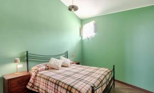 a bedroom with a bed with a checkered blanket at Central Lux - Casa Caracciolo in Castel di Sangro