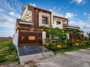 a house with a fence in front of it at Willow House in Islamabad