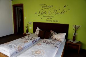 Postel nebo postele na pokoji v ubytování Apart Landhaus Zangerl