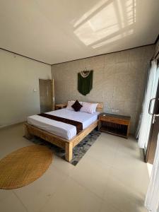 a bedroom with a large bed in a room at Bali Yogi in Amed