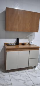 a kitchen with a counter with a stove top at Casa Selma Ubajara in Ubajara +5 photos