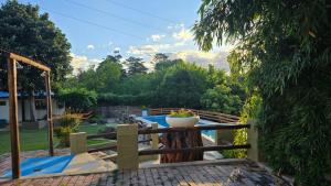 a backyard with a swimming pool and a fence at Rio Cabañas in Huerta Grande +11 photos