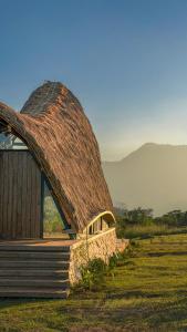 a hut with a thatched roof on a field at Viento Blanco in Independencia