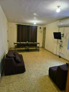 a room with a couch and a table in it at Hospedaje Dinos in Veracruz
