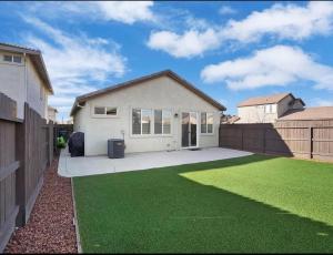 a house with a yard of green grass at Vip Class One Real Comfort 3 Bedrooms in Lodi
