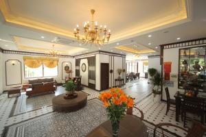 a lobby with a chandelier and a living room at Le Maison Tam Coc Boutique Hotel in Ninh Binh +72 photos