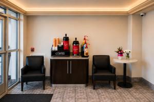 a waiting room with two chairs and bottles of wine at Econo Lodge Menomonie in Menomonie
