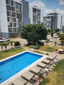an overhead view of a pool with lounge chairs and condos at Catalán Sant Andreu in Guadalajara