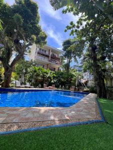 a swimming pool in the yard of a building at Boracay Amor Apartment (Garden) in Boracay