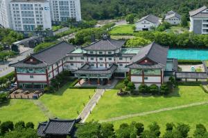 an aerial view of a large building with a yard at 프레지던트 신라연수원 in Gyeongju