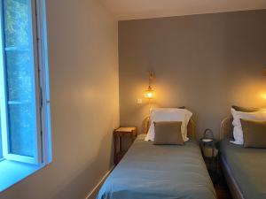 a small room with two beds and a window at Le Clos 1003 in Saint-Didier-sur-Chalaronne +44 photos