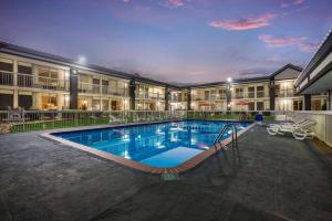 a large swimming pool in front of a building at Quality Inn Concord Kannapolis in Concord
