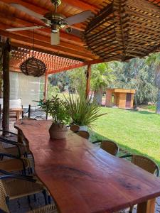 a wooden table and chairs under a wooden pergola at Habitación Suite in Chimbarongo