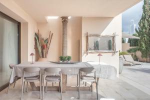 a dining room with a table and chairs at La Villa in Illes Balears